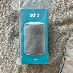 NEW IN PACKAGING Echo Smart Speaker plus Alexa